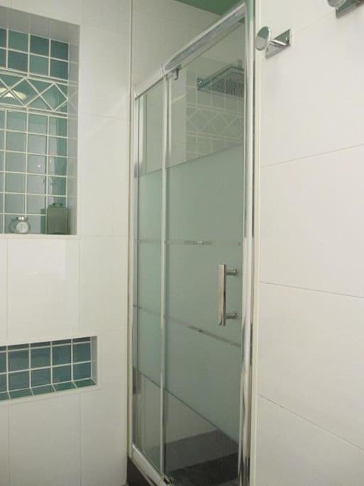 Appartement Victor Hugo Carrefour Pompe 16e Proche Etoile Et Tour Eiffel