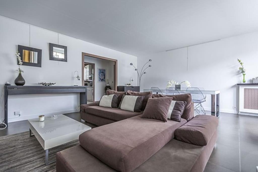 Victor Hugo Carrefour Pompe 16e Proche Etoile Et Tour Eiffel Appartement